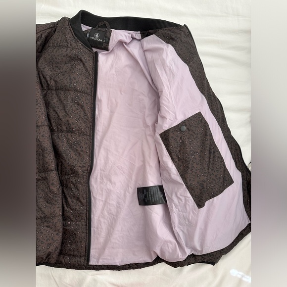 Volcom, size M(8), black/dark brown/lavender print puffer jacket - Picture 5 of 5